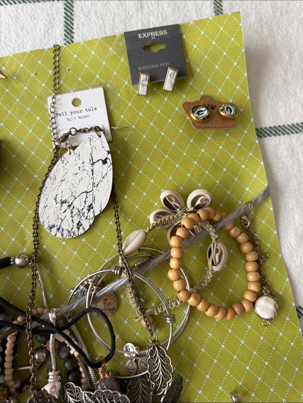 Assorted Jewerly - Picture 2 of 5